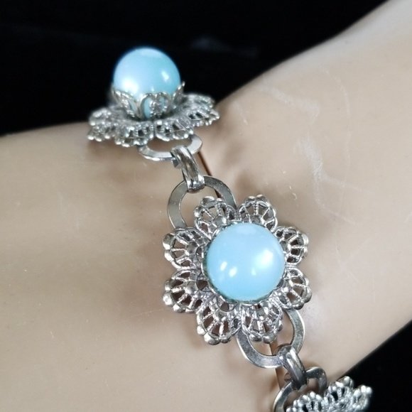 Vintage 1970s Silvertone Filigree Flower Link Bracelet - Picture 8 of 11